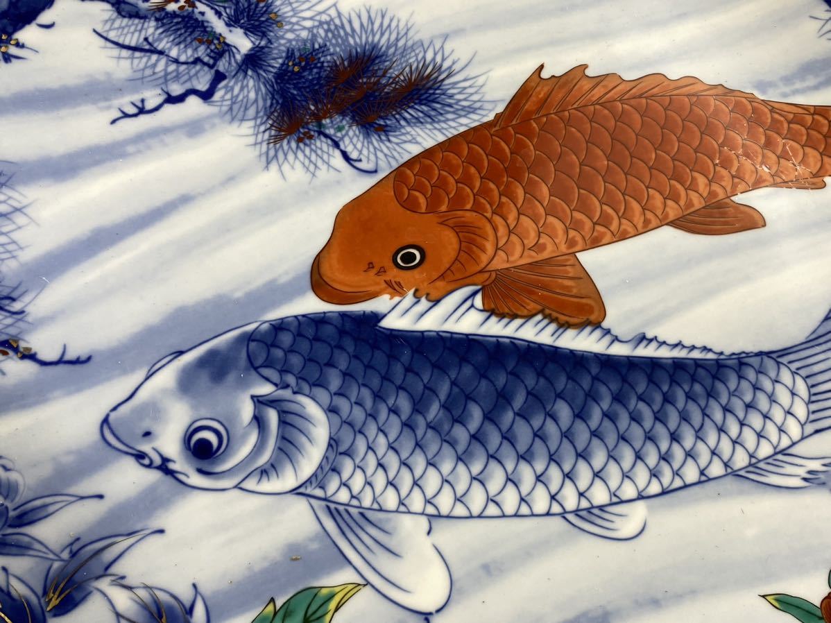 朝】色鍋島 有田焼 万一郎作 飾皿 錦鯉と古松牡丹図 赤絵 金彩 染付 一