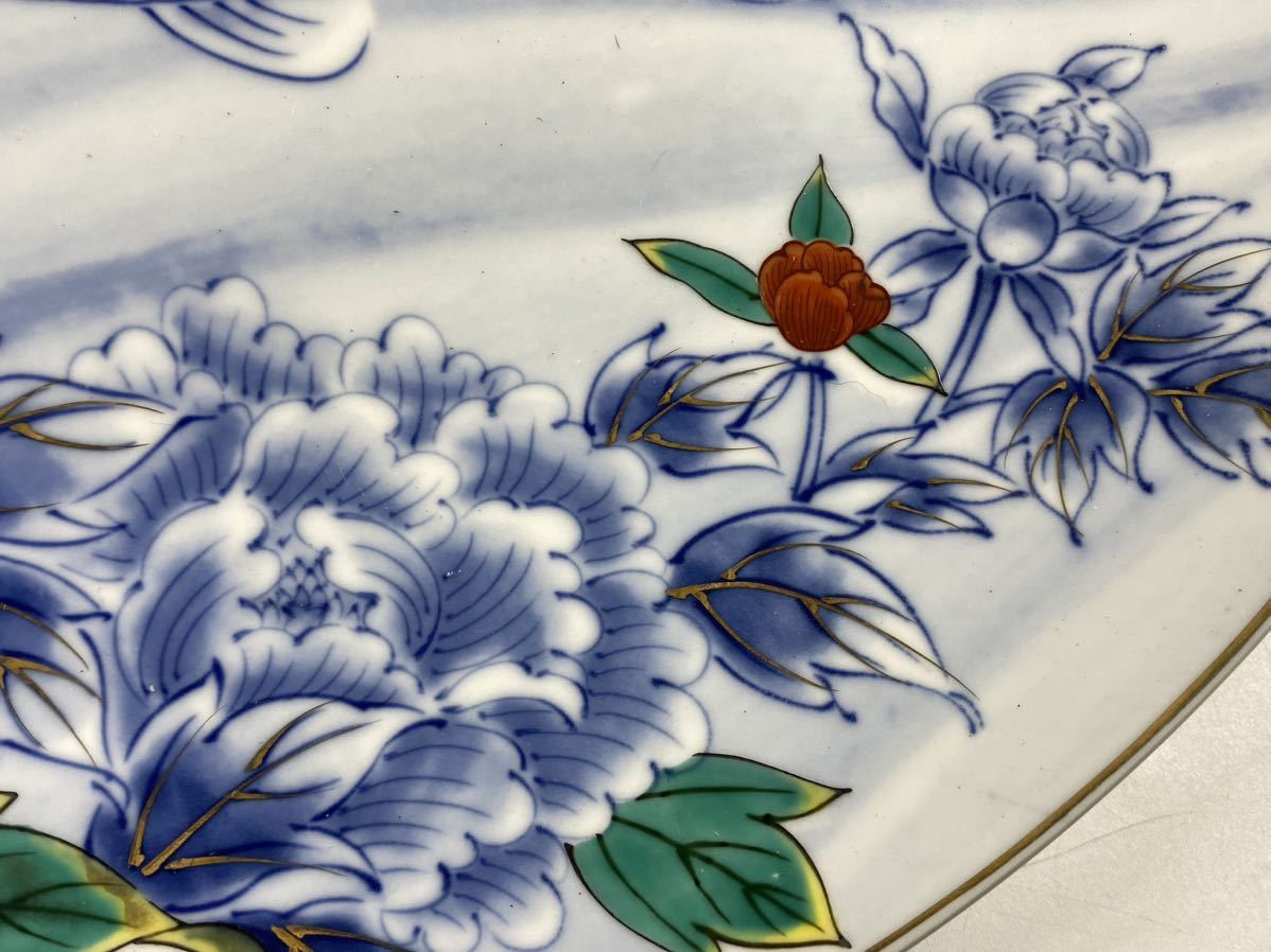 朝】色鍋島 有田焼 万一郎作 飾皿 錦鯉と古松牡丹図 赤絵 金彩 染付 一