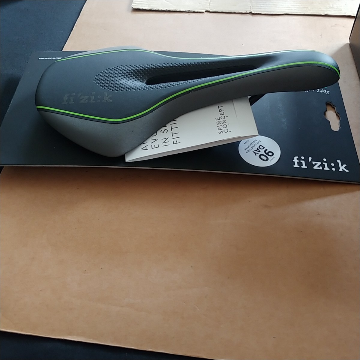 新品!! fizi:k luce フィジーク ルーチェ サドル 外箱付 新品!! fizi:k luce S_ALLOY フィジーク ルーチェ サドル 外箱付