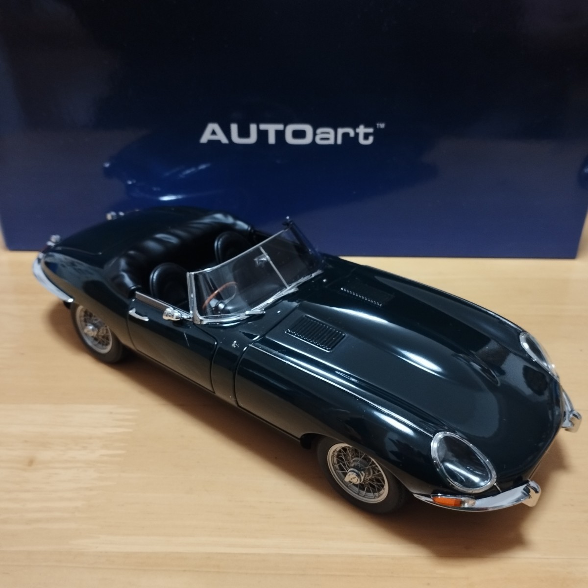 オートアート AUTOart 73604 1/18 ジャガー Eタイプ ロードスター シリーズI グリーン