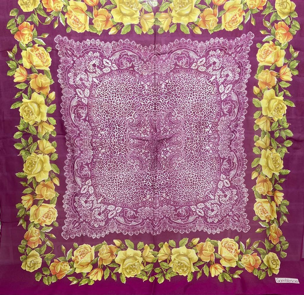 美品 ジャンニヴェルサーチ フラワー 花柄 薄手 大判 シルク スカーフ