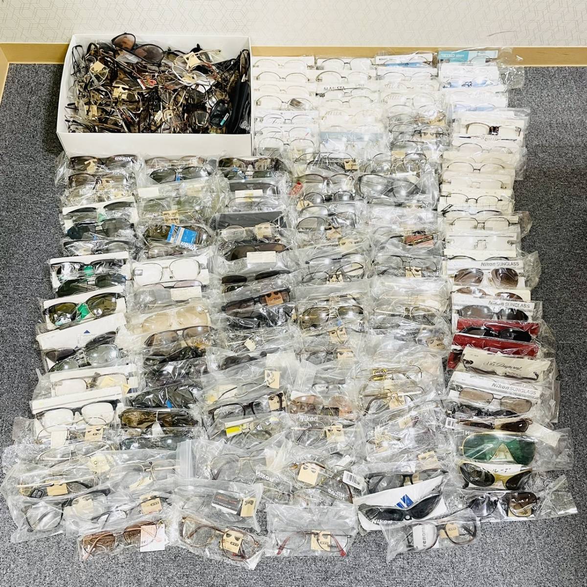 【MIA-6156YN】１円 ～ メガネ サングラス 老眼鏡 など 大量 まとめ売り 未使用品多数 長期保管品 展示品 アイウェア 眼鏡 フレーム 