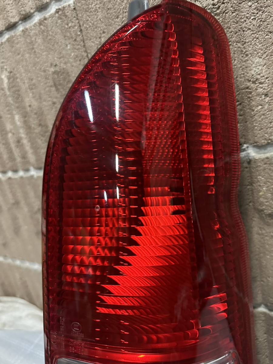 ハイエース 200系 テールランプ TOYOTA 右用 純正テールランプ 送料