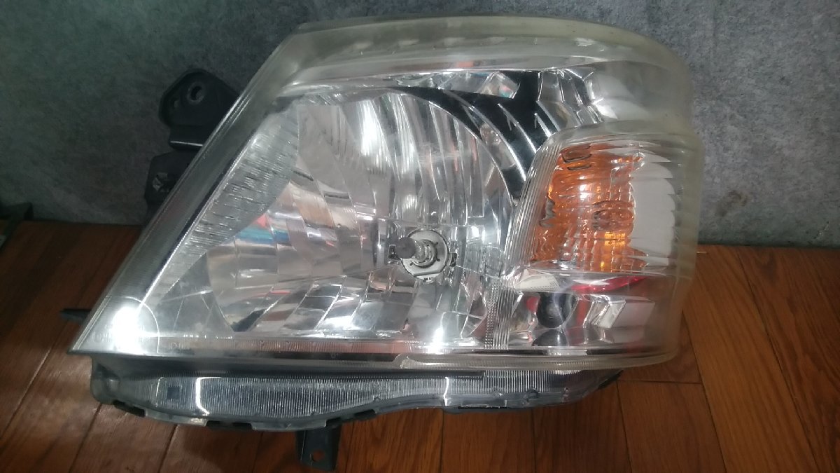 U#898 NV350キャラバン LDF-VW6E26 2012年 左ヘッドライト ランプ レベライザー/点灯OK