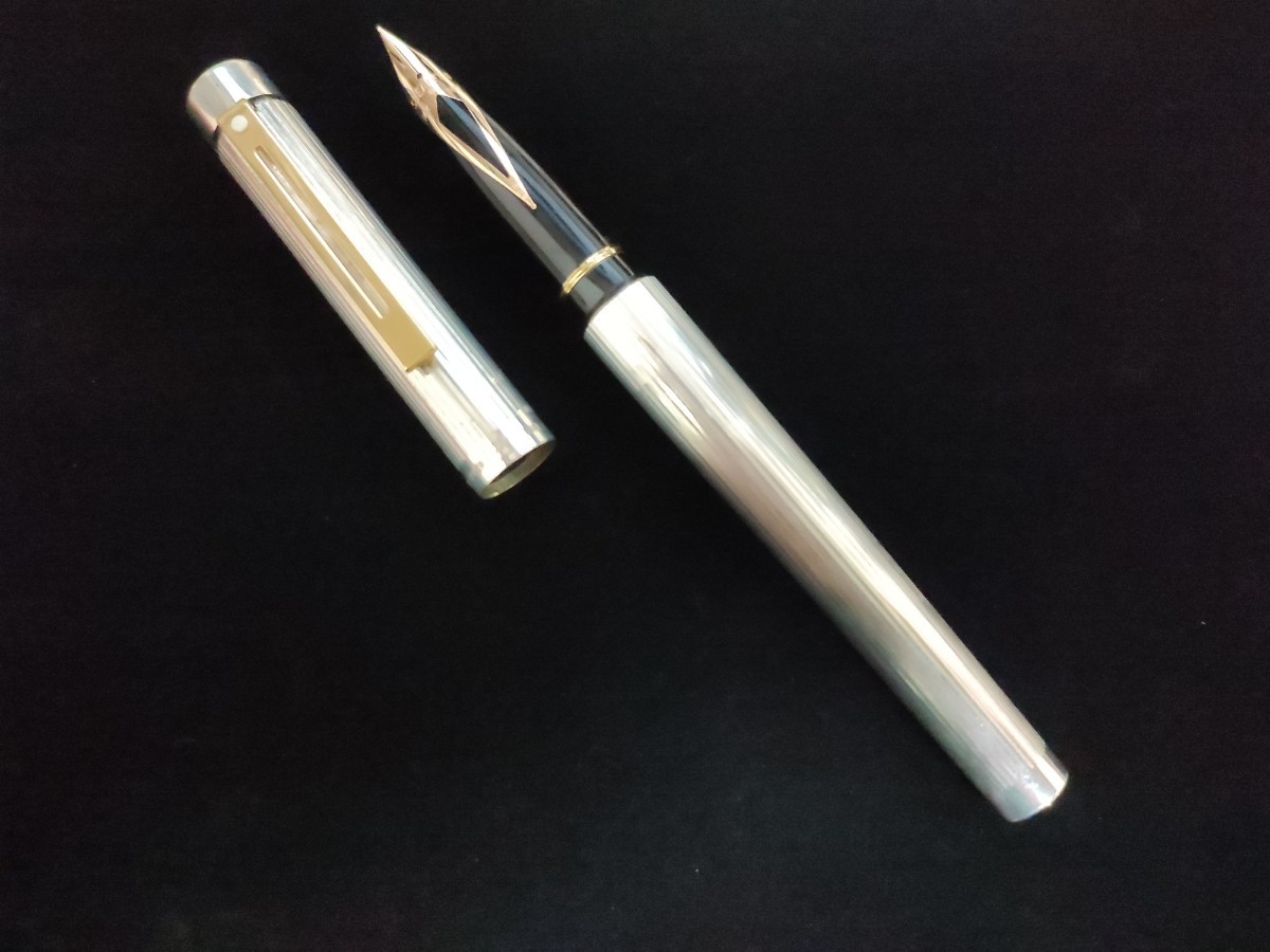 PILOT 万年筆 ペンケース付き ギフトセット（GRC-12FR-PLM