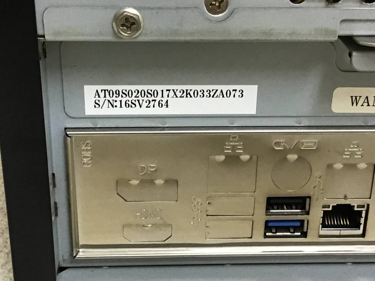 メーカー不詳・NASサーバ？☆HDD無し・マウンタ4個あり☆通電OK 