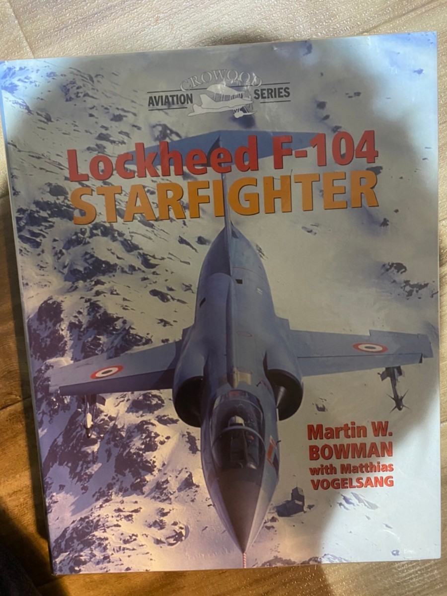Lockheed F-104 Starfighter by Martin W. Bowman with Matthias Vogelsang　本　書籍　飛行機　戦闘機　アーミー　戦争　海外　書籍