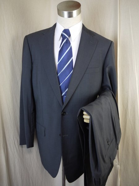 M339○FILO・ロロピアーナ生地○薄手○2釦・背抜き・濃グレーシングルスーツ・ビジネス