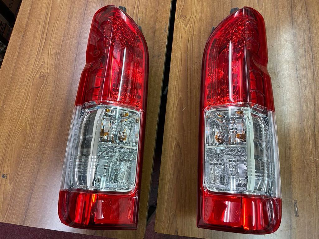 200系 ハイエース（7型）新車外し純正テールランプ □□ 【公式通販】