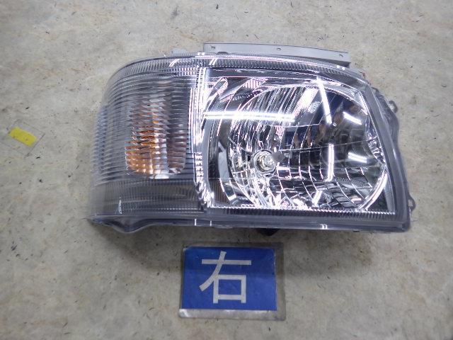 KBT】ハイエース ADF-KDH201V 右ヘッドランプ ライト 058 81110-26470