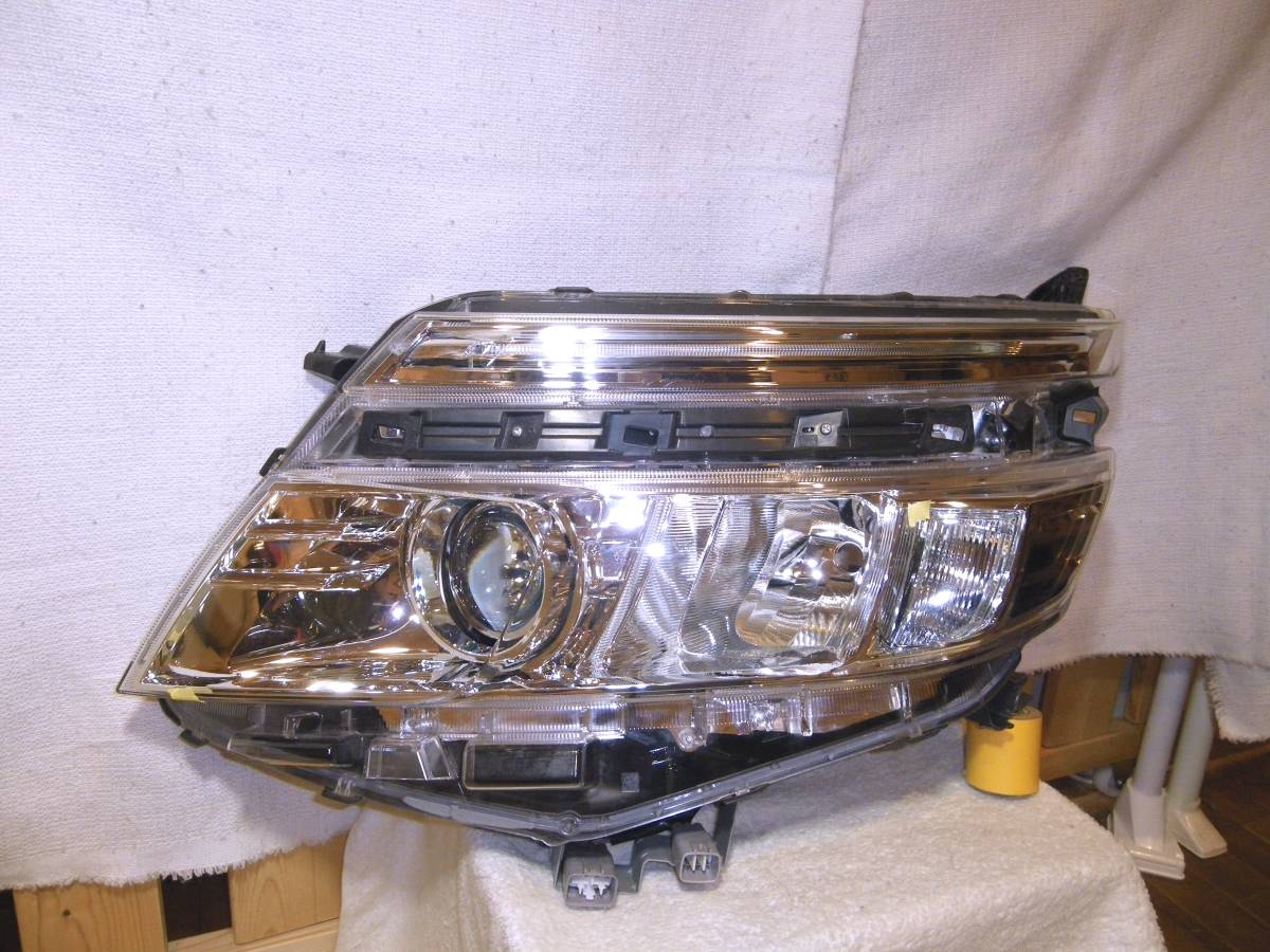 N30 良品 ステー破損ナシ 煌 打刻A ヴォクシー ZRR80 ZWR80 前期 LED