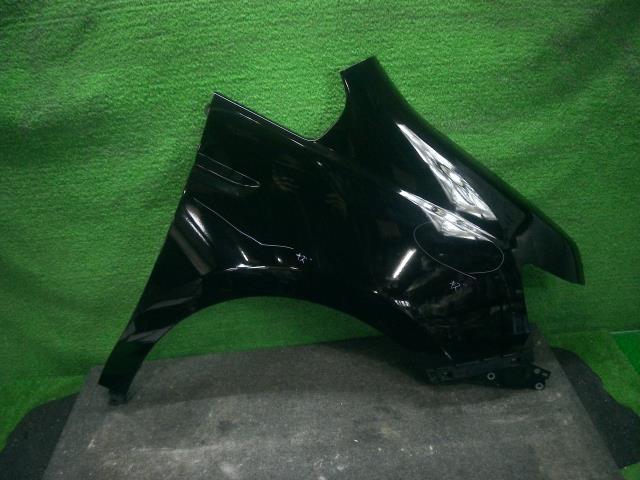 ステップワゴン DBA-RK1 右Fフェンダー NH731P 60211-SZW-000ZZ