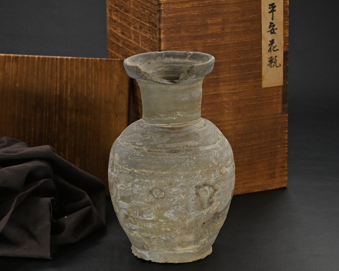 【永】161【土門拳旧蔵品 親交のあった某文化史家小説家遺族委託品Ｗ氏コレクション】平安時代 崇福寺形　須恵器 華瓶 希少品名品