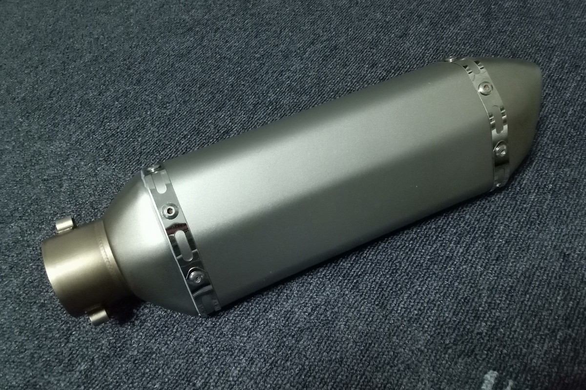 アクラポビッチ？ サイレンサー スリップオン マフラー AKRAPOVIC