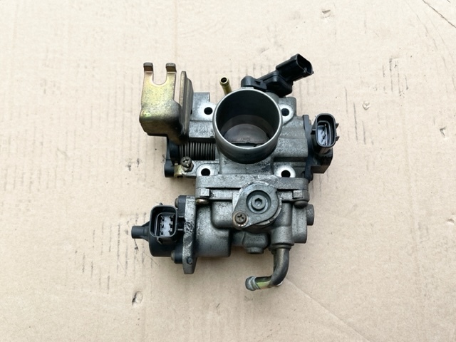 13400-68H00 エブリーバン18年式DA64V スロットルボディーASSY中古品