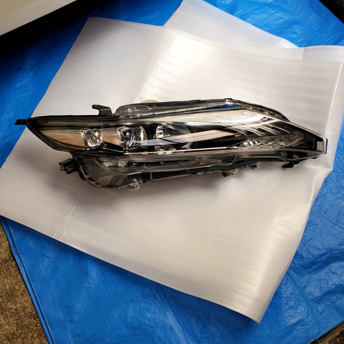 ハリアー60 後期　ZSU60 65 AVU60 65 右側　ライトユニット