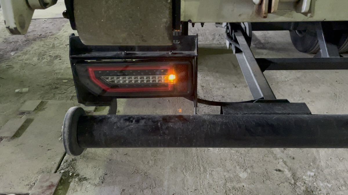 12Vキャンターダンプ用フルLEDテール シーケンシャルウインカー流れる