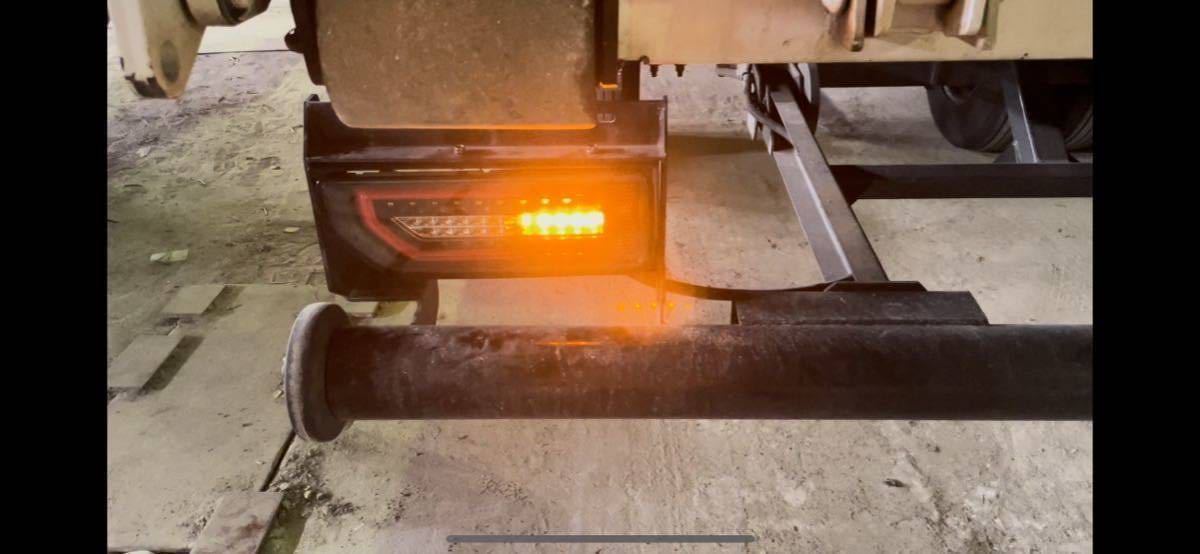 12Vキャンターダンプ用フルLEDテール シーケンシャルウインカー流れる