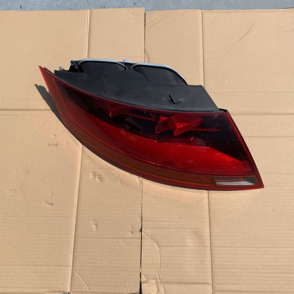 格安，安い ジャンク実動車外し アウディ Audi TT クーペ ８J 純正 テールランプ リア左 8J0 945 095 C(テールライト)｜売買されたオークション情報、yahooの商品情報をアーカイブ公開 - オークファン アウディ用