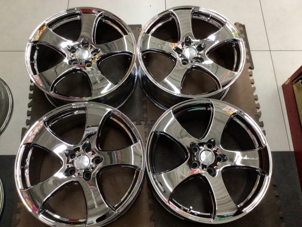 中古アルミ美品18x7.5 ヴェネルディ　メッキカラー　クラウン、アルファード等 ☆美品人気のメッキVENERDi 19インチ！アルファードヴェルファイア
