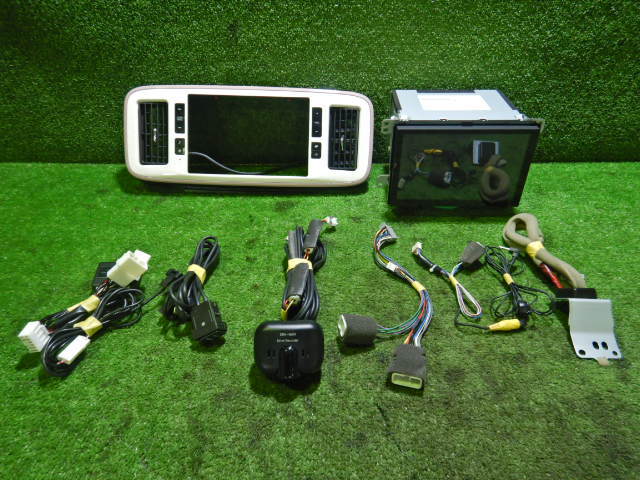 1円スタート!!】ダイハツ キャンバス NSZN-X68D 8インチ 地図データ