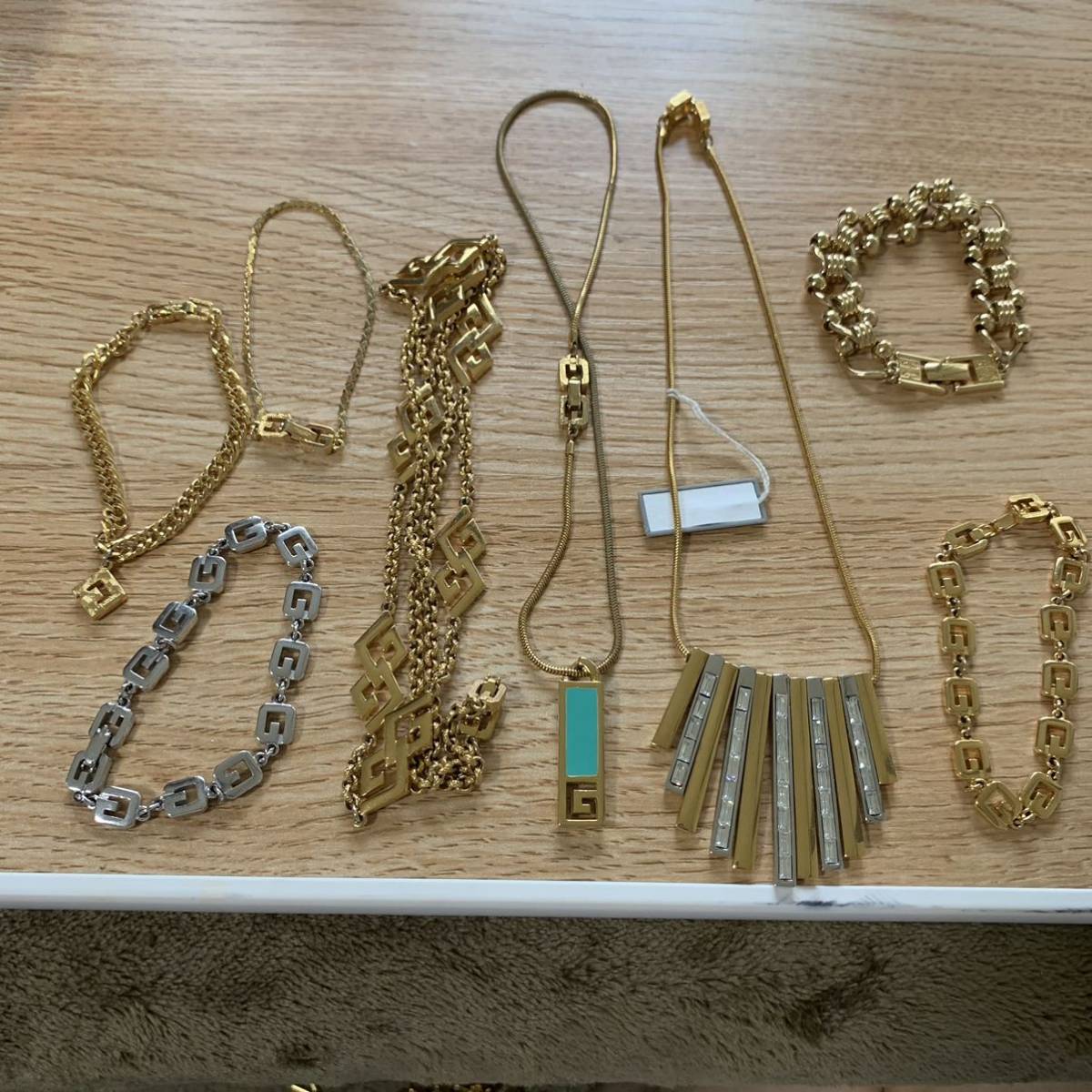 GIVENCHY ネックレス ジバンシー - アクセサリー ブランド クリスタル 