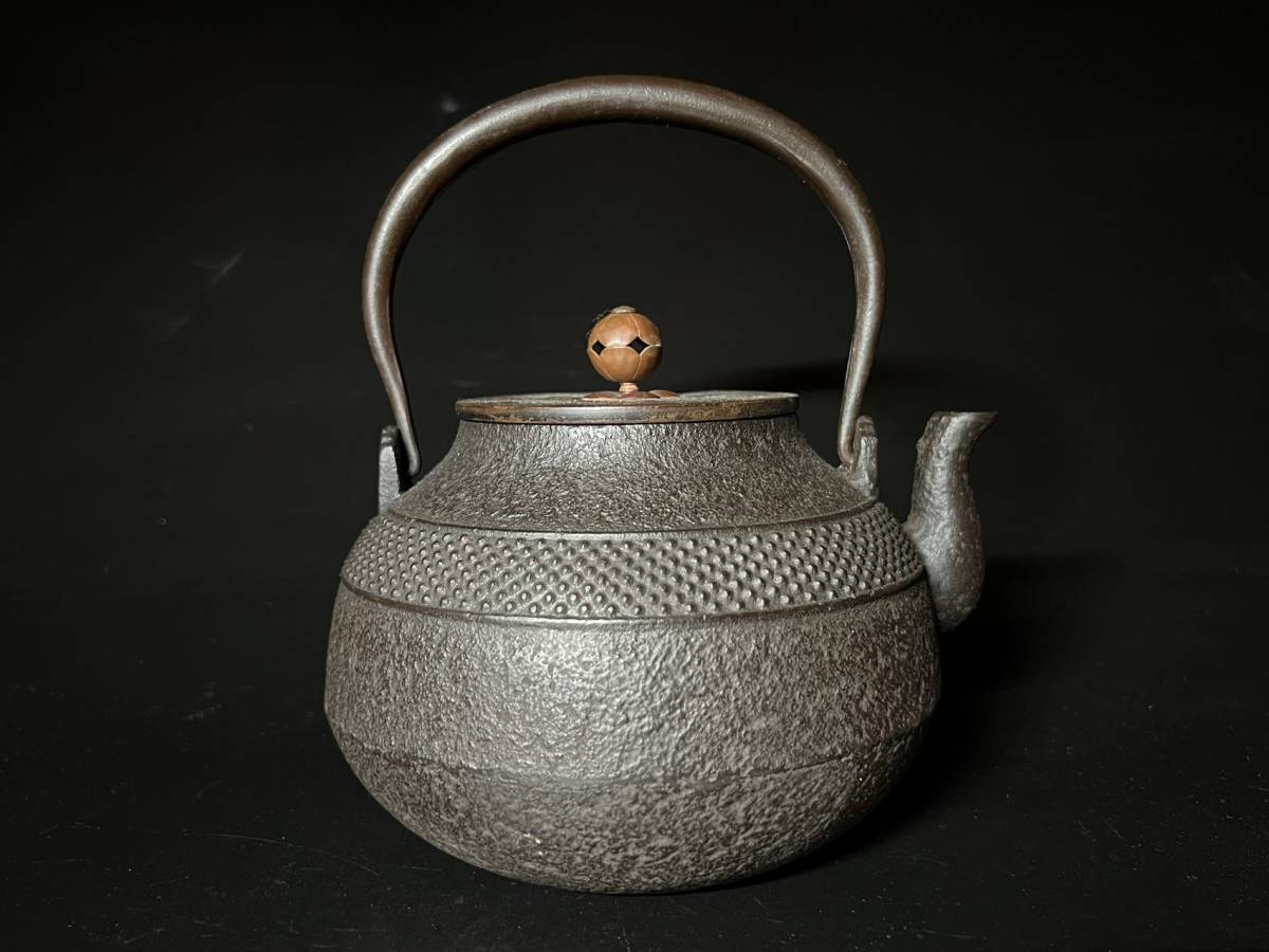 本物保証，定番 瑞 釜師造 霰紋 銅蓋鉄瓶 高：１９ｃｍ(鉄瓶)｜売買されたオークション情報、yahooの商品情報をアーカイブ公開 - オークファン 鉄瓶