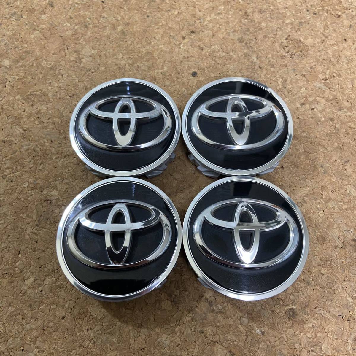 C188 トヨタ 純正 黒 ブラック センターキャップ 4個 外径62mm