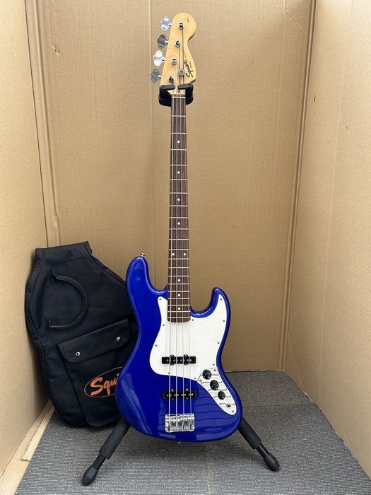 綺麗【Squier by Fender JAZZ BASS Affinity Series スクワイヤー by