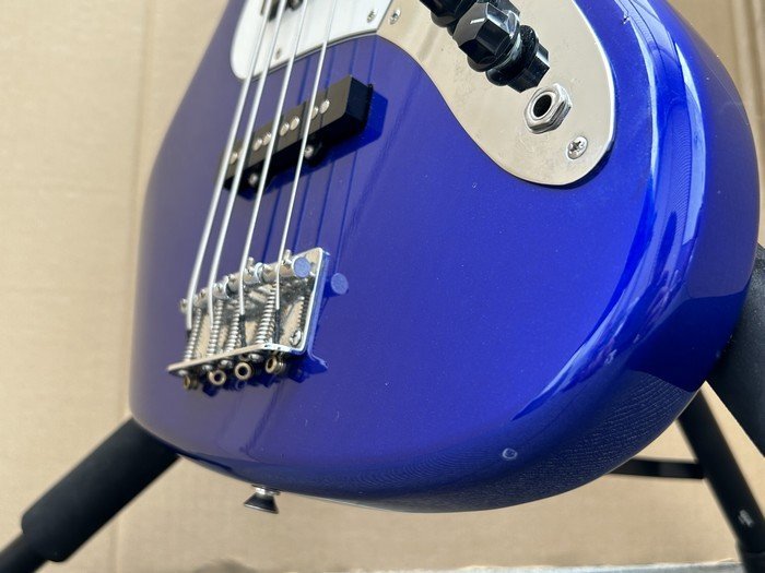 綺麗【Squier by Fender JAZZ BASS Affinity Series スクワイヤー by