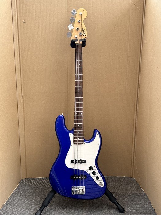 綺麗【Squier by Fender JAZZ BASS Affinity Series スクワイヤー by