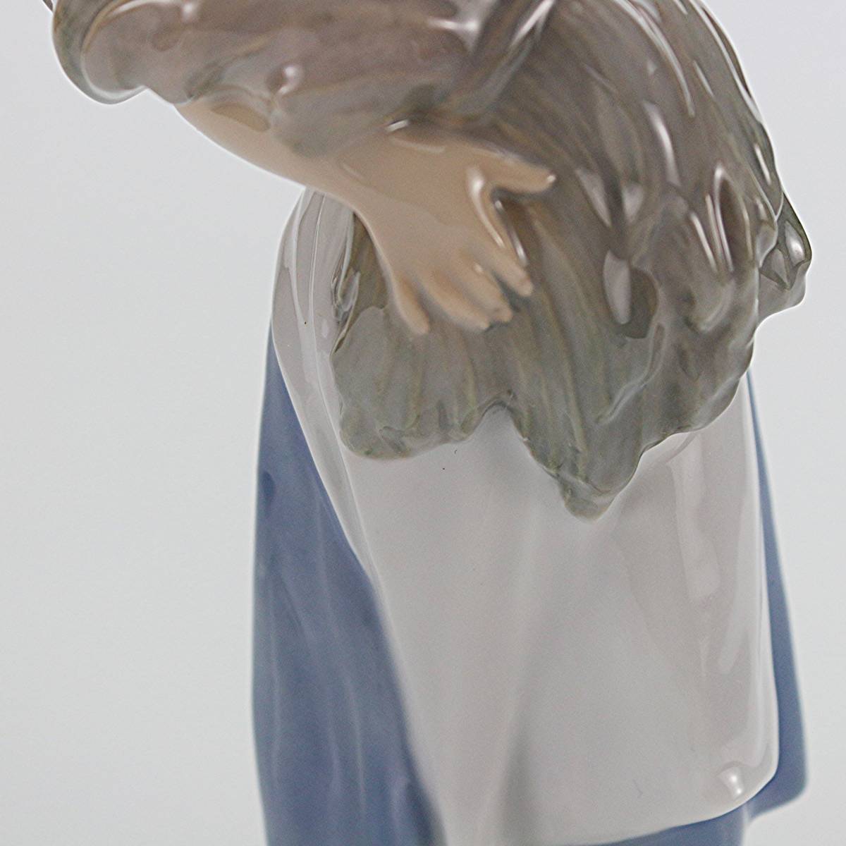 ロイヤルコペンハーゲン　アンティーク　　フィギュリン　藁束を持つ少女　908 ロイヤルコペンハーゲンアンティークフィギュリン藁束を持つ少女908