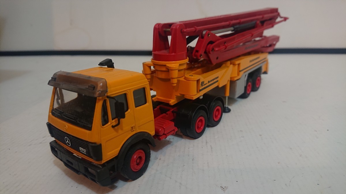 Pompe à béton Putzmeister 47 sur châssis Mercedes-Benz AROCS 3743 à