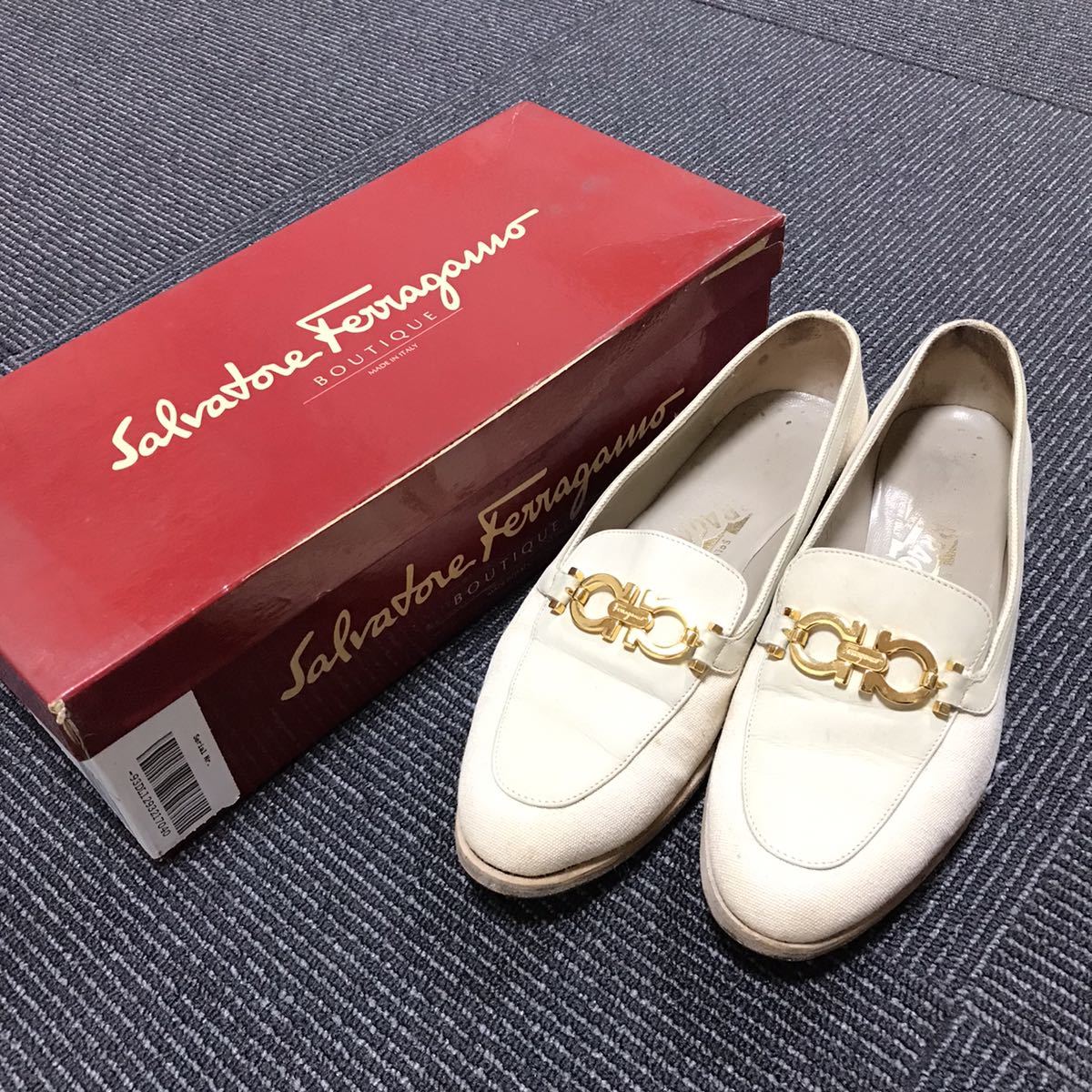 Salvatore Ferragamo ローファー ホワイト　上品　美品24.5 SALVATORE FERRAGAMO 🇮🇹 WOMEN'S OFF WHITE SOFT LEATHER COMFORT