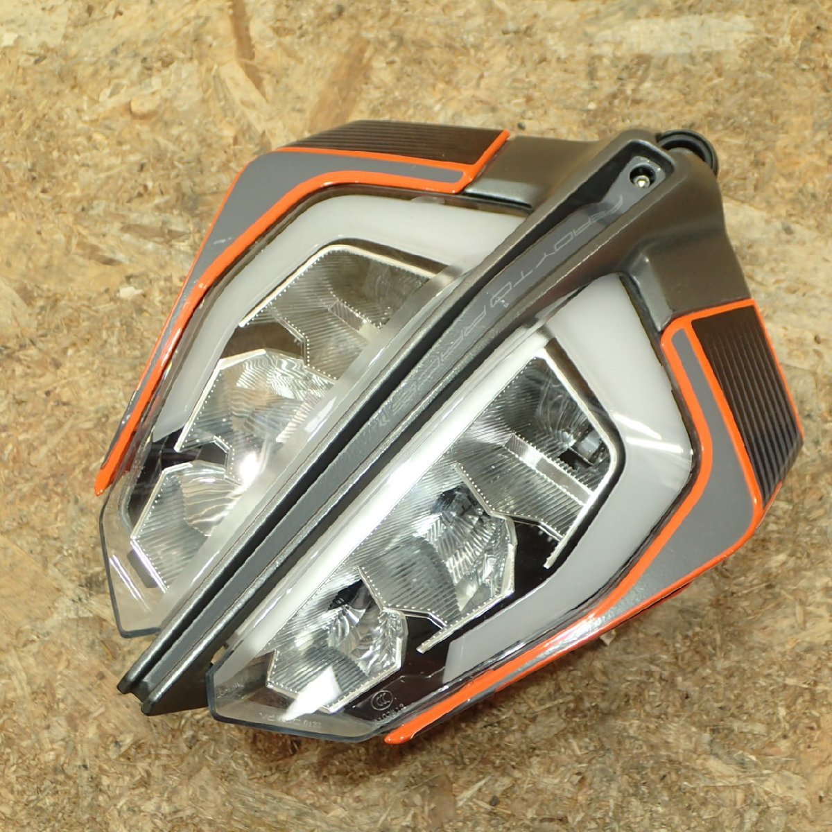 送料Mサイズ】KTM VBKJPJ40XHC231*** 390DUKE 2017年式 ヘッドライト