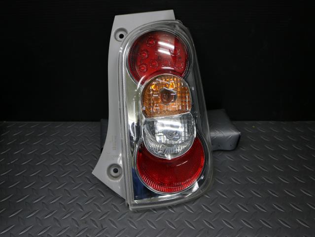 ミラココア L675S 右 テール ランプ ライト 81550-B2480