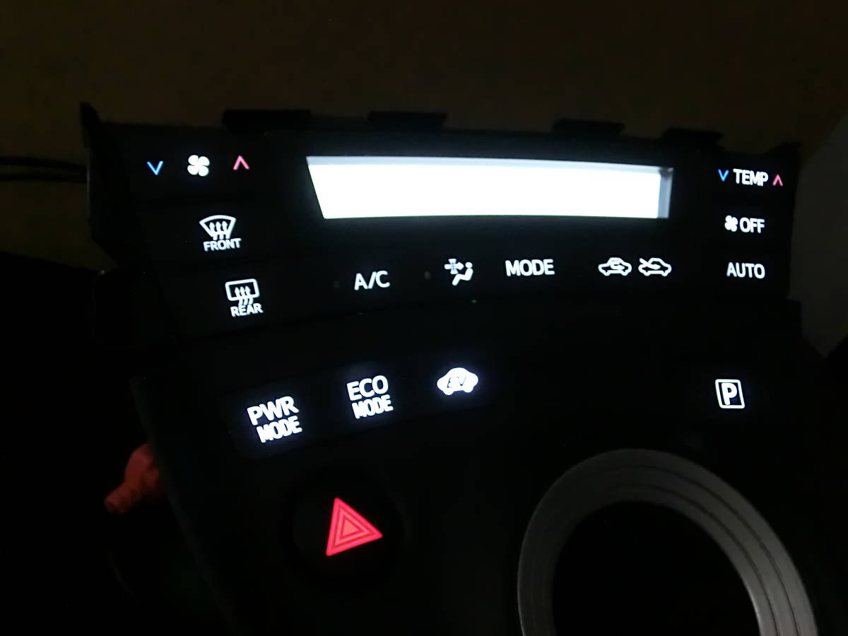 プリウス ZVW30 前期 LED打ち換え済み エアコンパネル＆シフトパネル