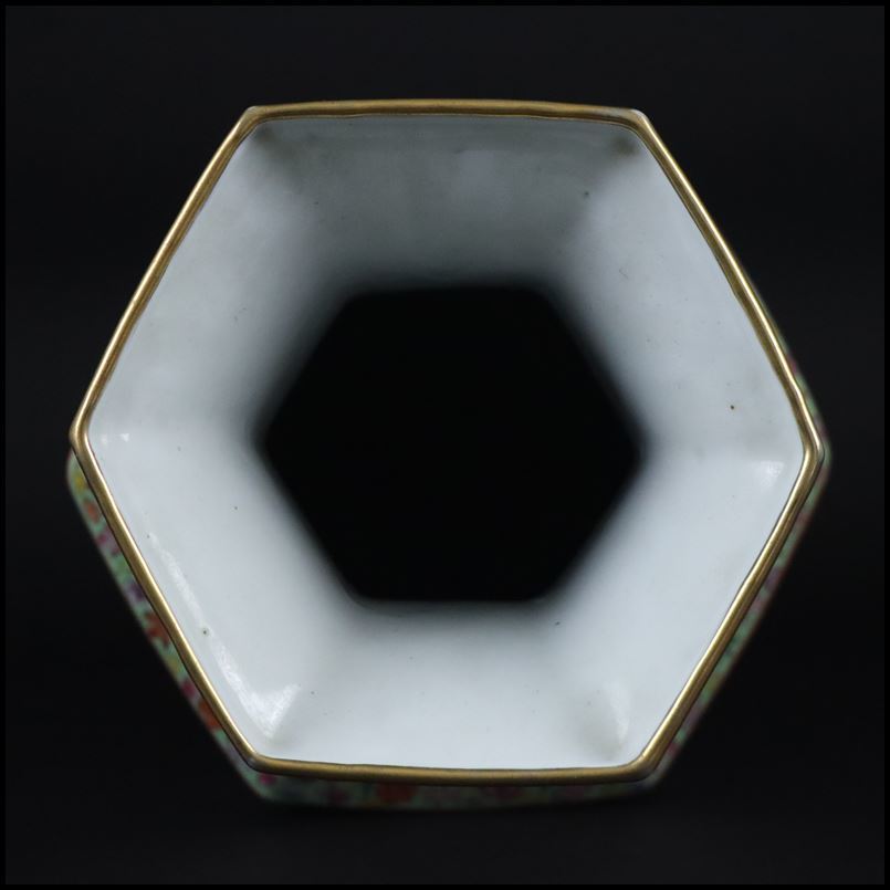奇】中国美術 大清乾隆年製 底款/ 粉彩唐草花紋 十錦手 金彩色絵花鳥図 