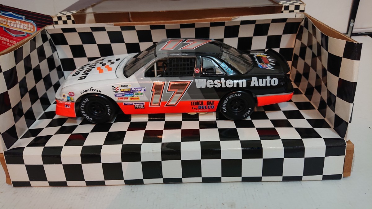ERTL CHEVROLET MONTE CARLO WESTERN AUTO #17 1/18 ミニカー アーテル