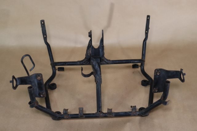 ヤマハ FZR250R 3LN アッパーカウルステー Y283-36