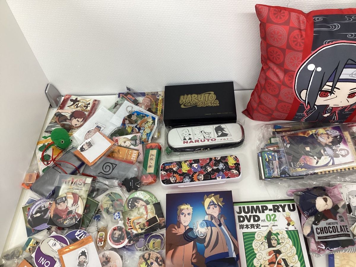 現状】 NARUTO ナルト グッズ まとめ売り 缶バッジ クッション 