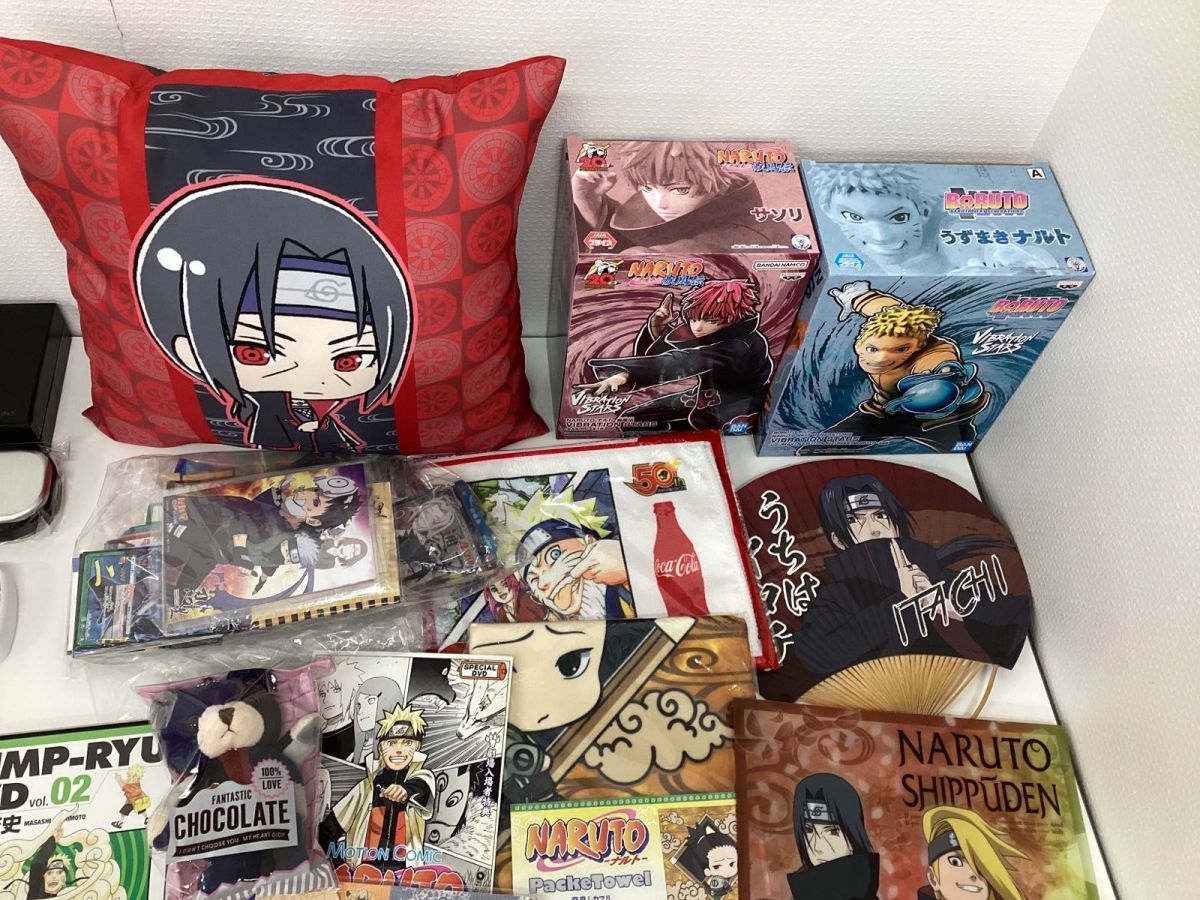 現状】 NARUTO ナルト グッズ まとめ売り 缶バッジ クッション 