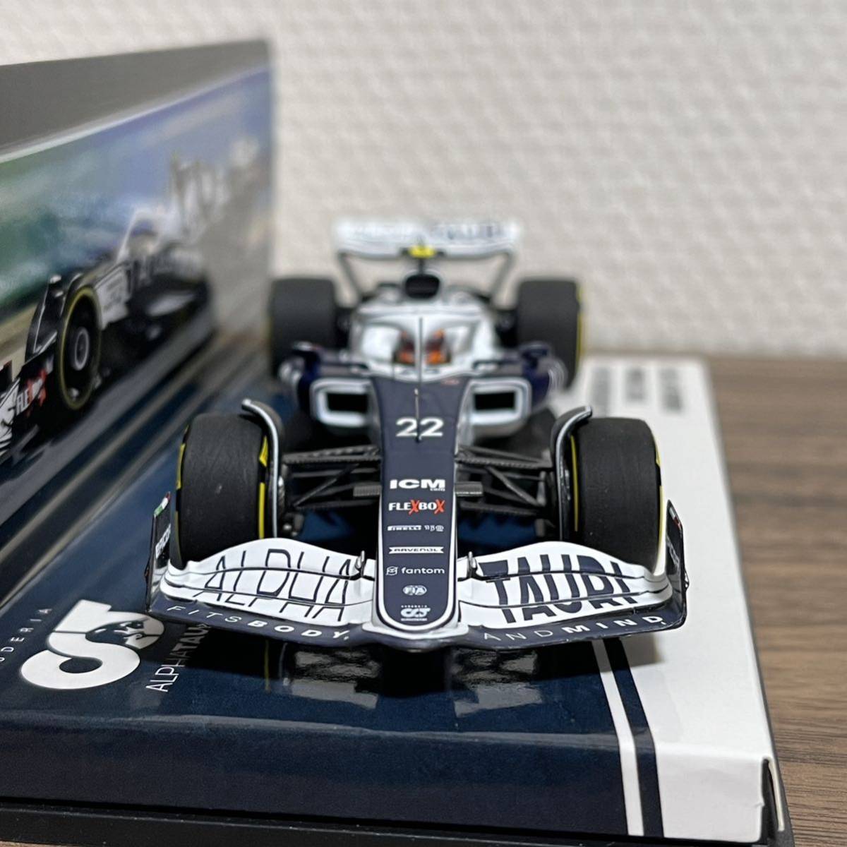ミニチャンプス 1/43 アルファタウリ AT03 2022 バーレーンGP 角田裕毅