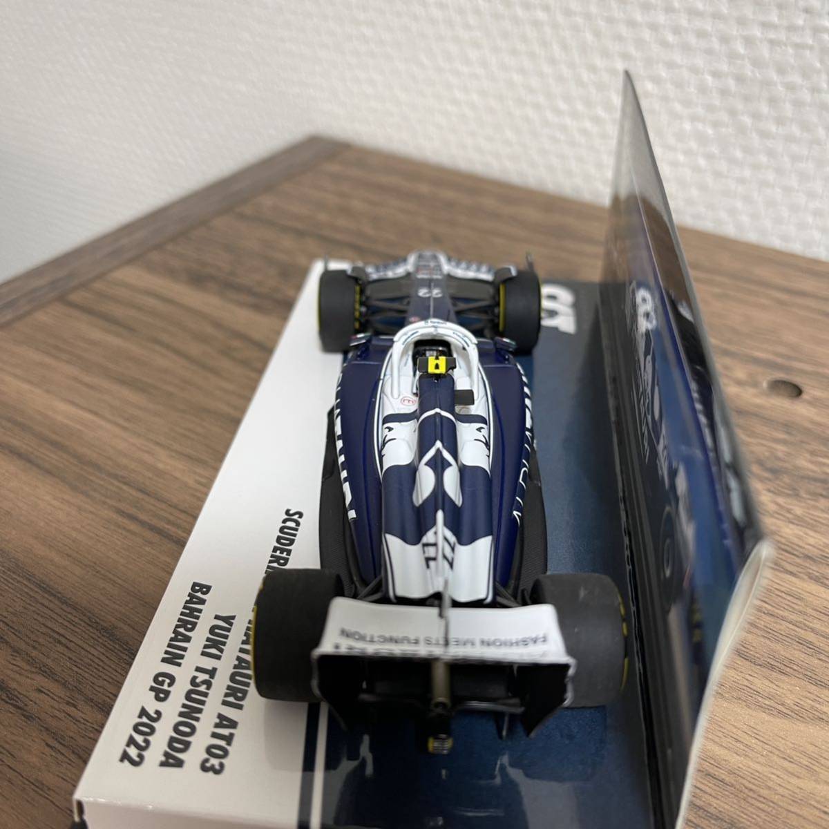 ミニチャンプス 1/43 アルファタウリ AT03 2022 バーレーンGP 角田裕毅