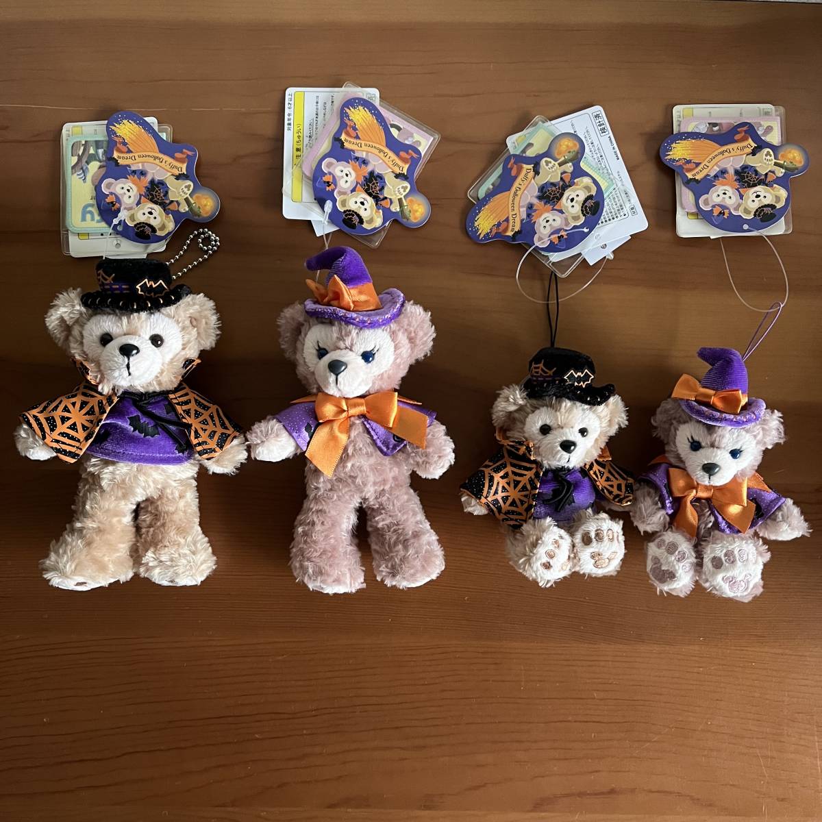 TDS 2011ハロウィン ダッフィーのぬいぐるみバッジなどのグッズ 