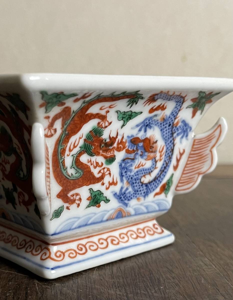 中国陶磁器 大明萬暦年製銘 染付赤絵花瓶 萬暦赤絵 龍 古美術品 骨董品