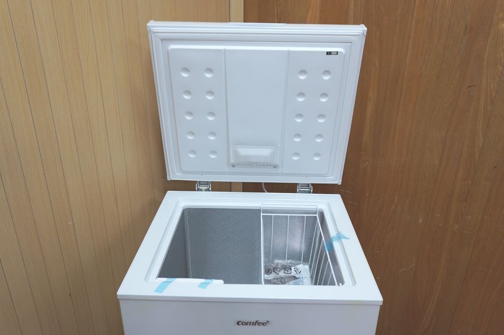 u23-0610☆未使用・保管品☆　comfee　ノンフロン冷凍庫　業務用　小型冷凍庫　家庭用フリーザー　RCC100WH1/E　100L 上開き ホワイト　202_6