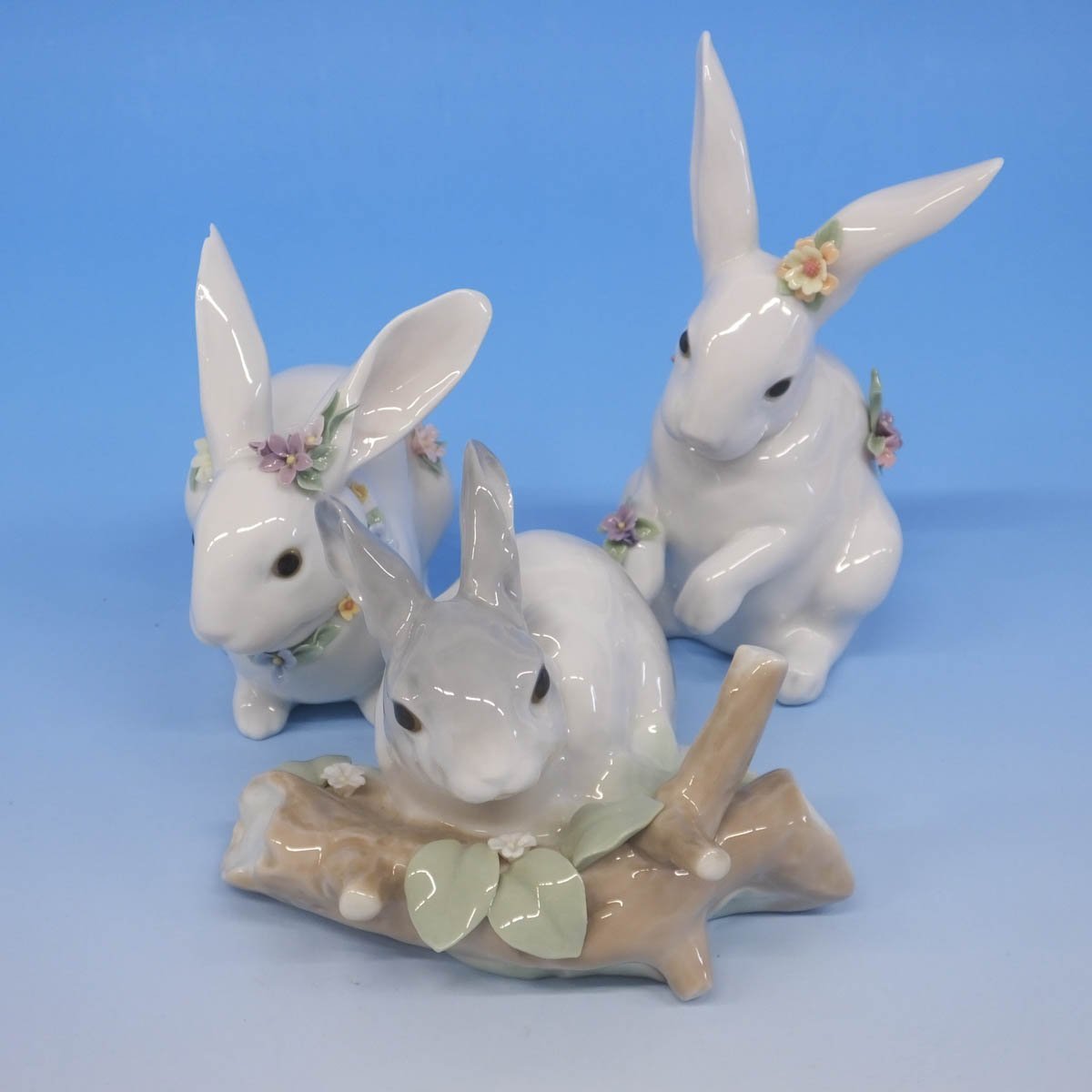 1円～おたからや◆x0029　リヤドロ　ウサギ　3匹まとめ　フィギュリン　陶器人形　ブランド西洋置物【1匹耳に欠けあり】 リヤドロ 花飾りの白うさぎ LLADRO
