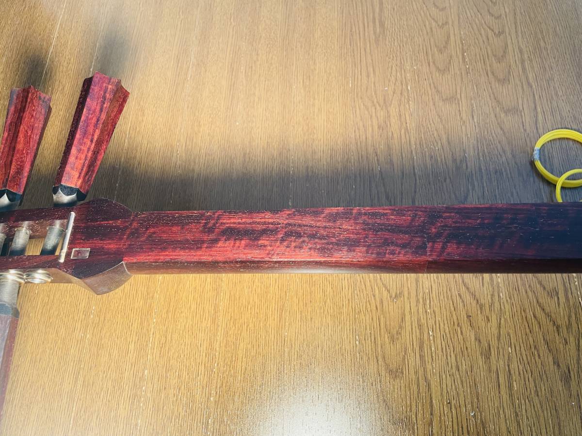 最高級　津軽三味線　金細　子持綾杉胴　両面高音質人工皮張り済み。_2