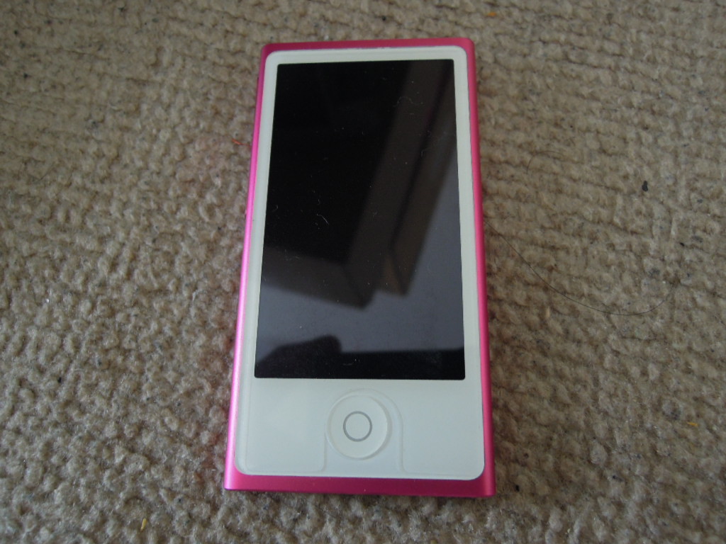 iPod Nano 16GB MKMV2J/A 中古美品 送料無料